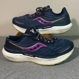 ✨ Saucony Triumph 19 ✨ Women's 6.5 Navy / Pink Max Cushion Running Shoes